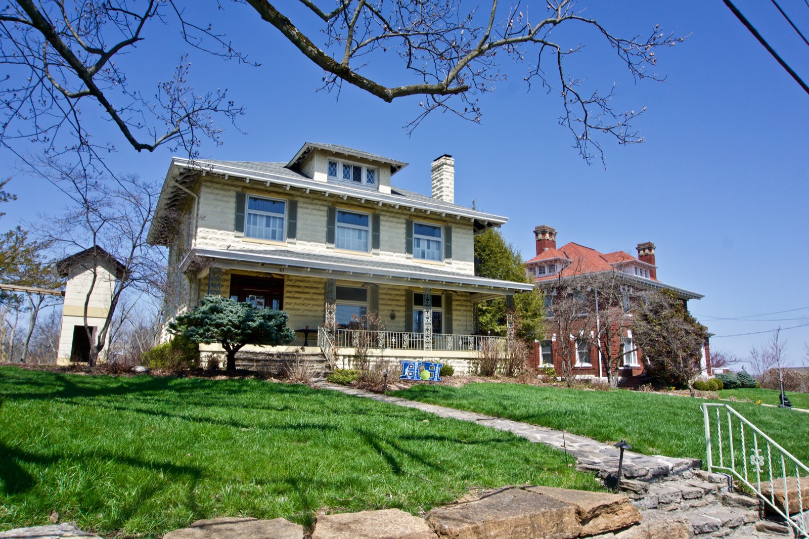 Photos A Sidewalk Look at the Many Beautiful Homes of Fort Thomas