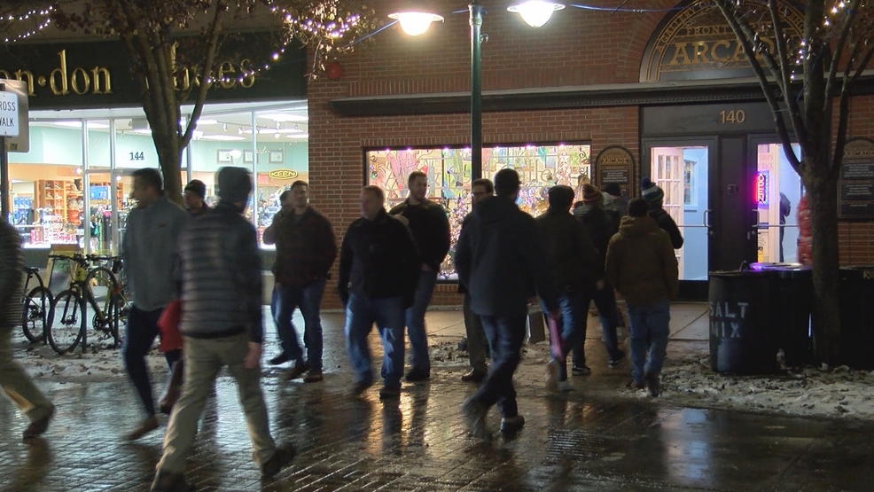 Dozens shop on Men's Night in downtown Traverse City WPBN