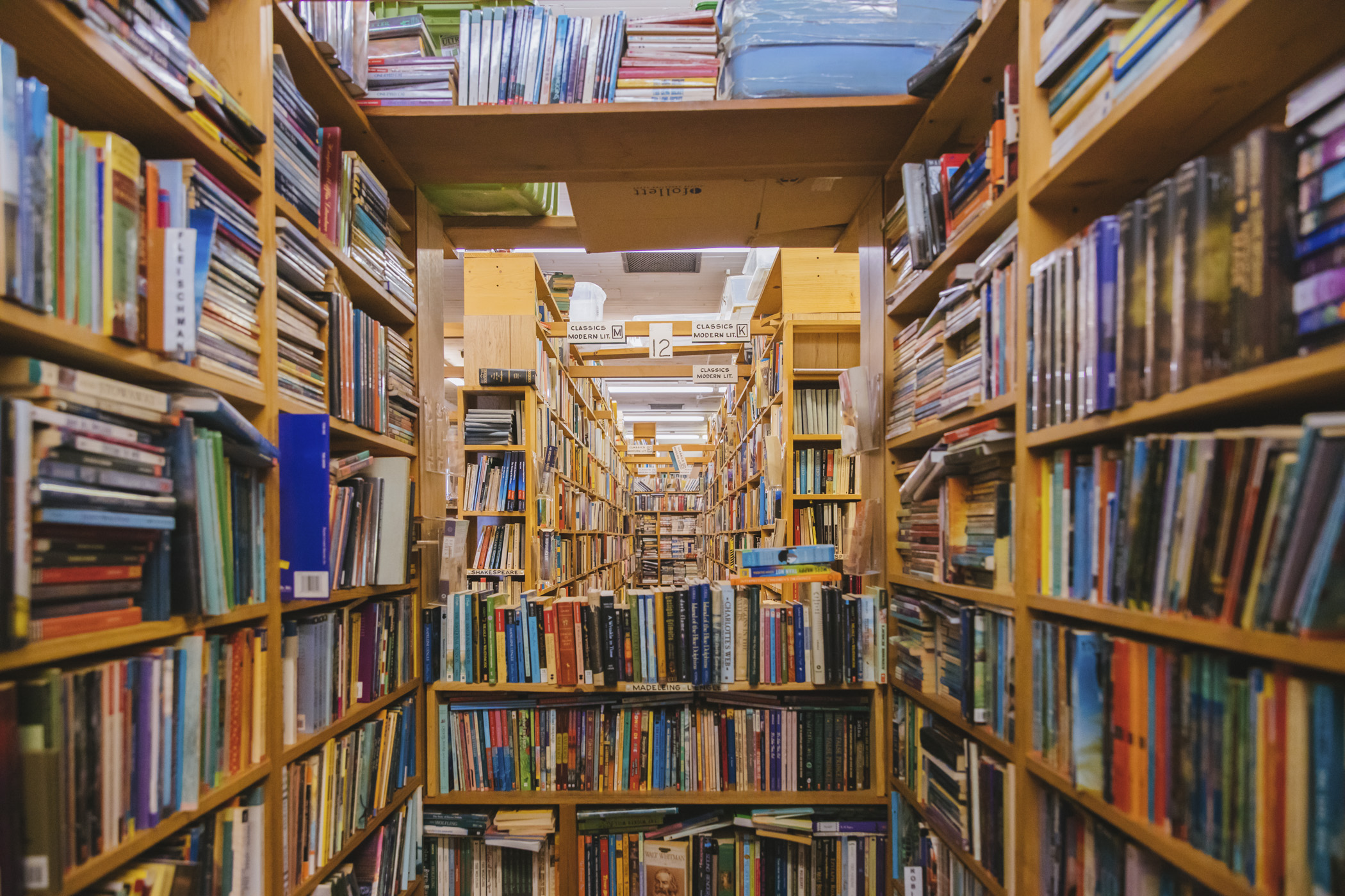 photos-inside-the-largest-used-bookstore-in-washington-seattle-refined