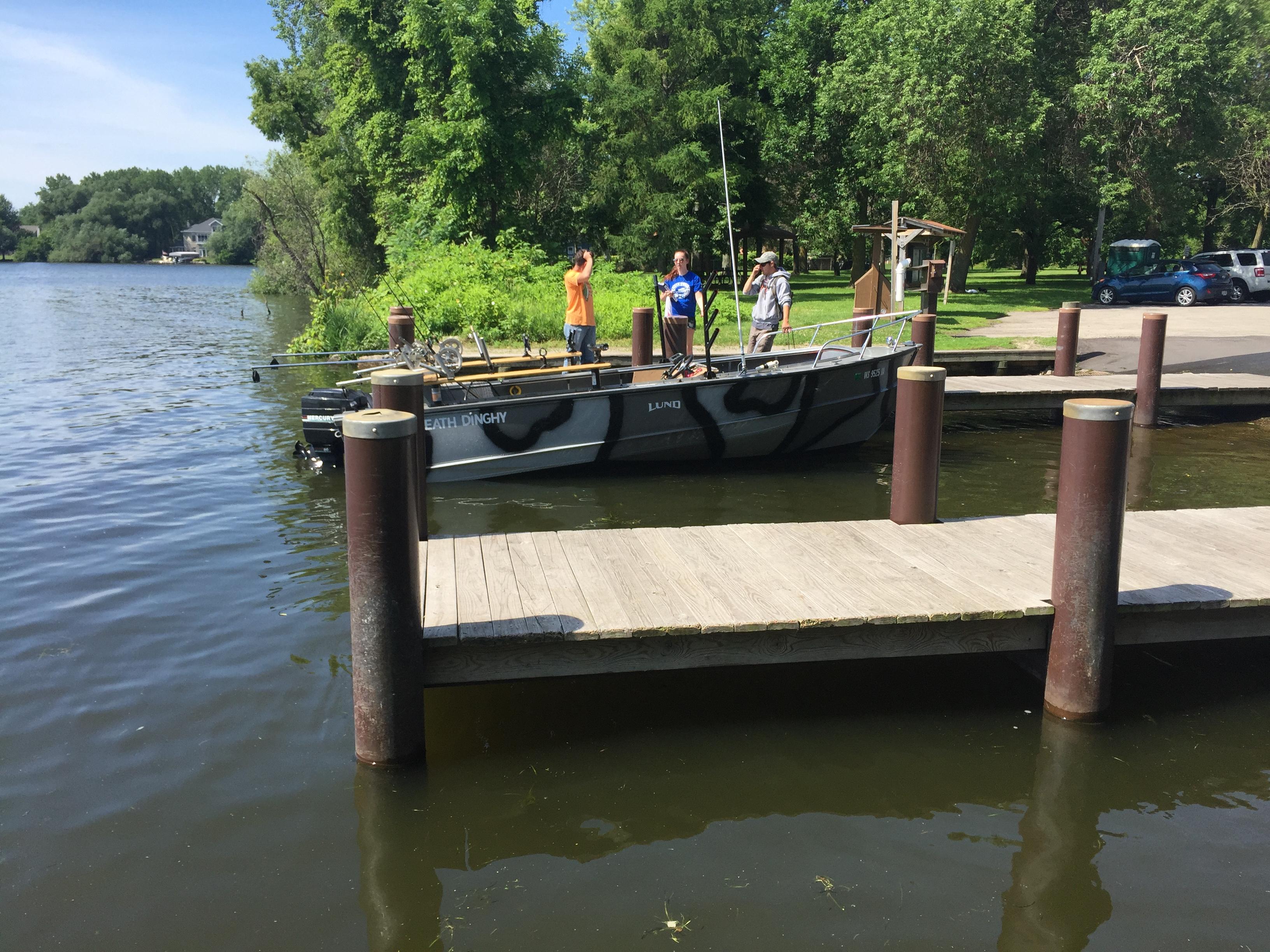 Landing Blitz teaches boaters about invasive species on Lake Winnebago