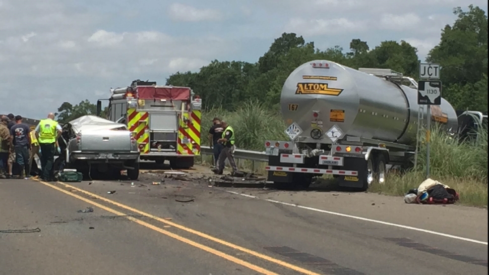 1 dead in crash near Mauriceville KFDM