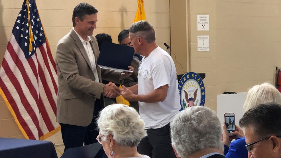 New Mexico Senator recognizes volunteers during Las Cruces visit KFOX