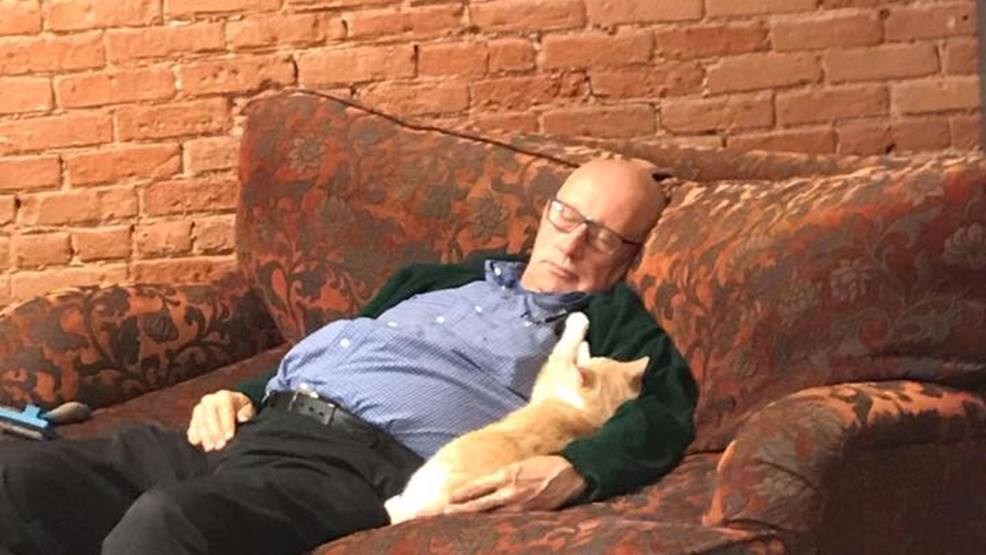 Man volunteers at Wisconsin animal shelter every day and naps with cats
