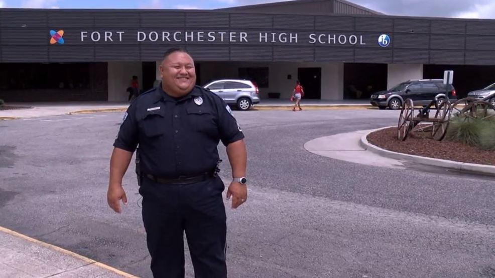 SRO leads new freshman class on Fort Dorchester High School walkthrough