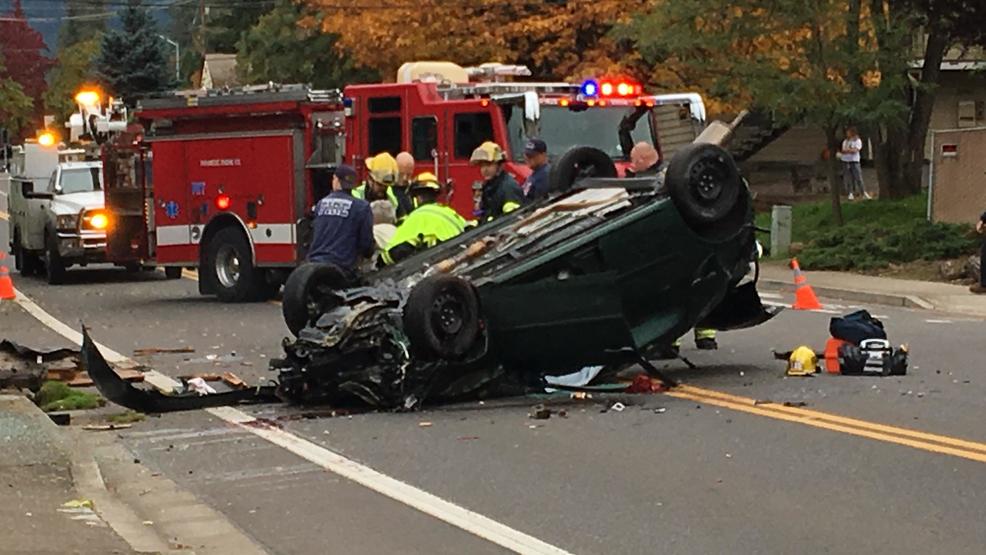 Car crashes into utility pole in South Eugene, knocking out power to