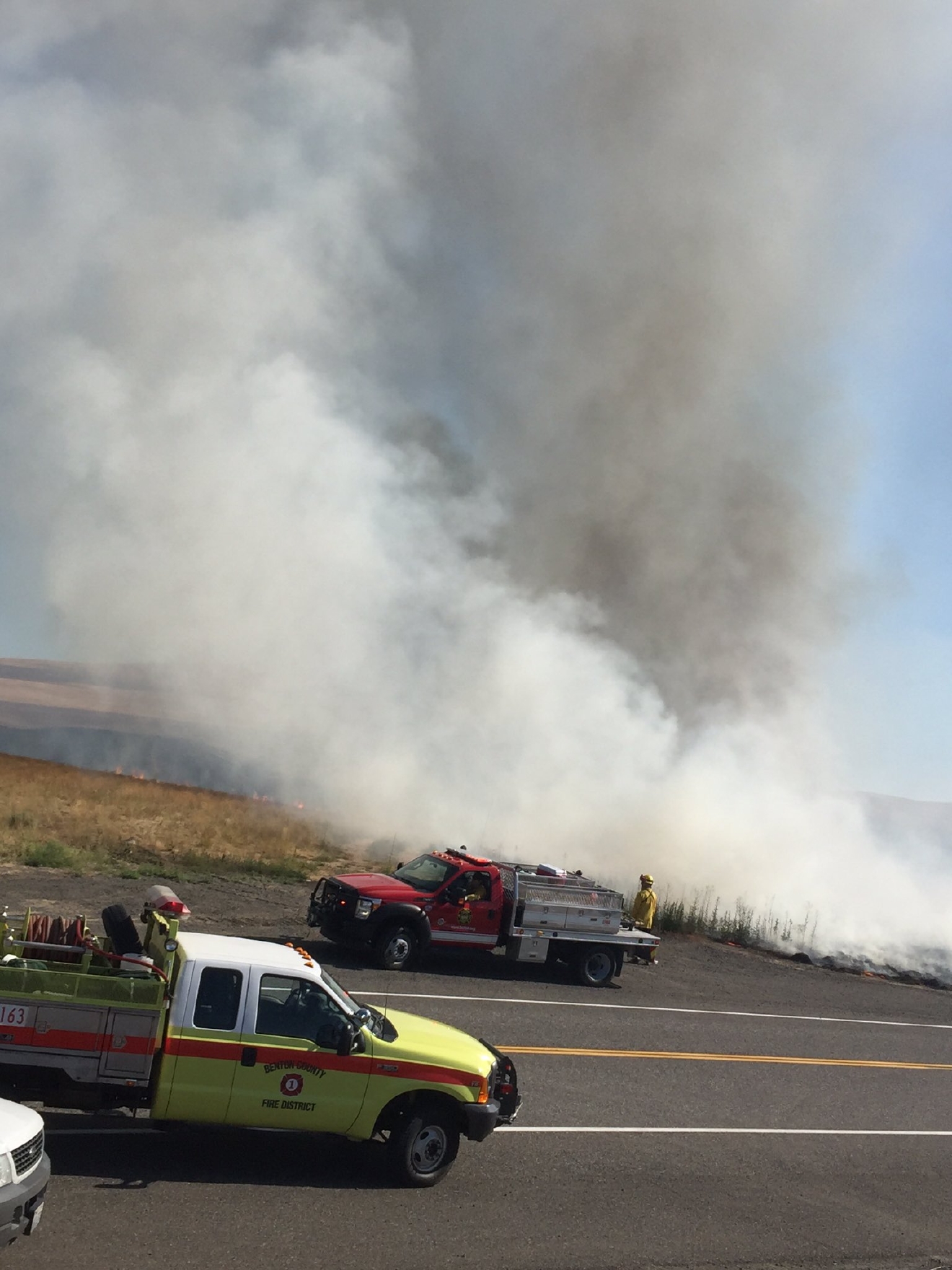 400acre brush fire of SR 397 south of Kennewick now contained KEPR