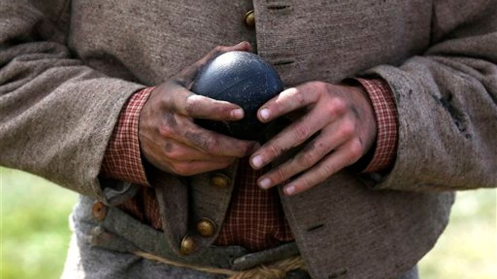 Bomb Experts Remove live Civil War Cannon Balls From Virginia s Siege 